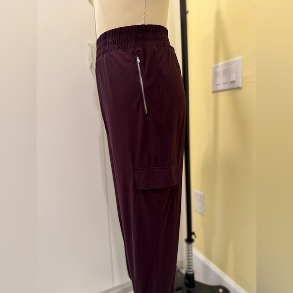 Old Navy Sleektech Go-Dry Women’s Jogger Pants - Picture 5 of 9